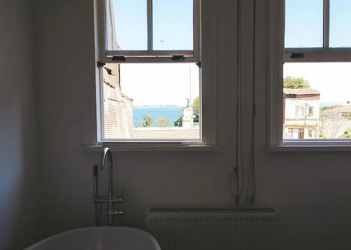 Hill House Privatunterkunft *